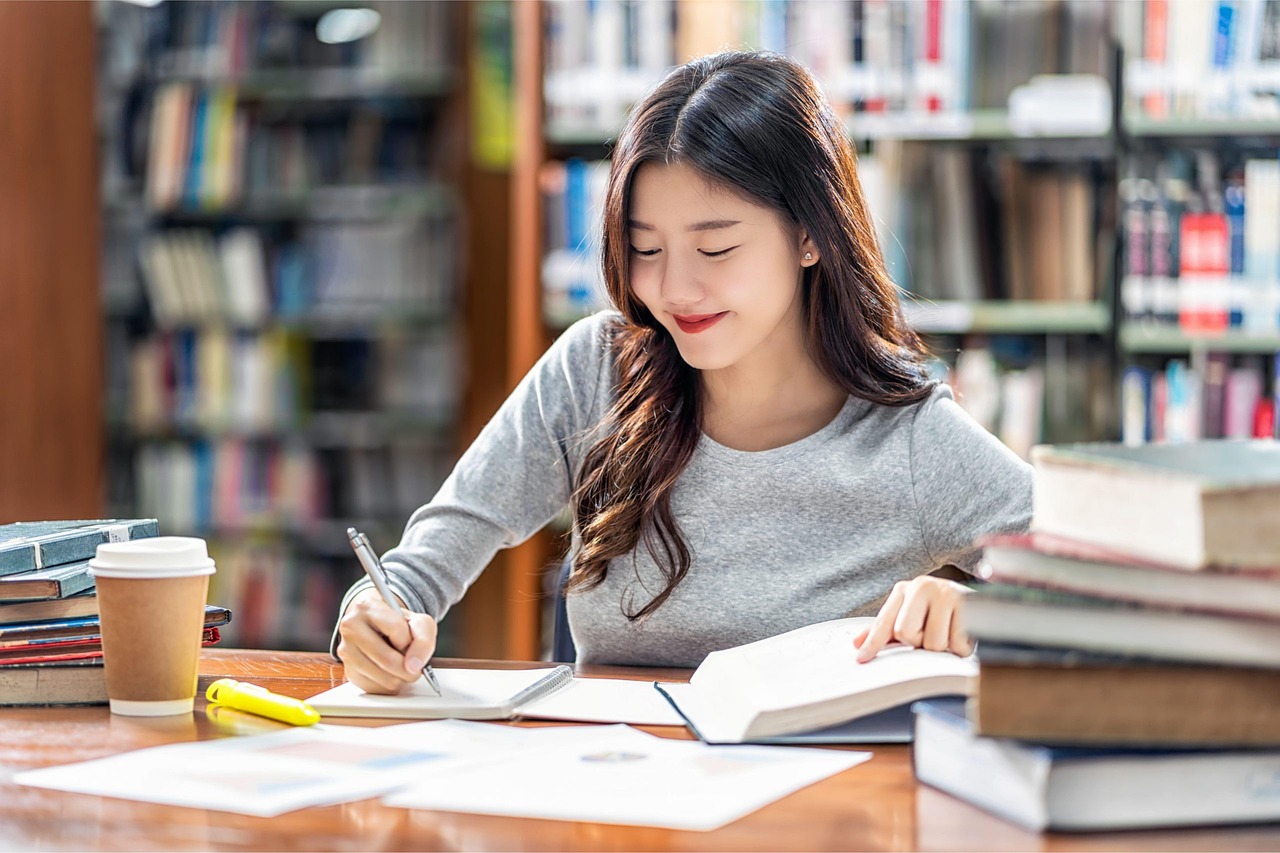 Sinh viên Việt Nam thảo luận về du học
